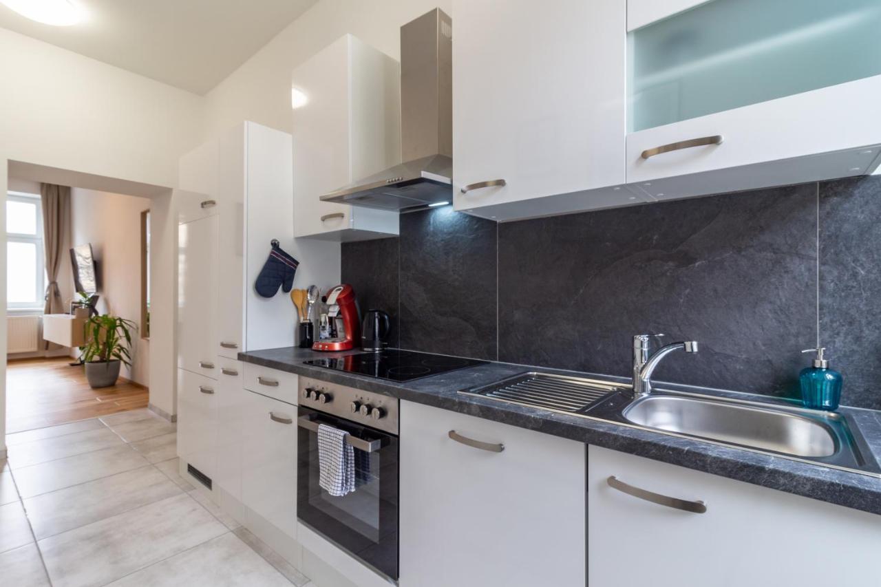 Cozy, Generous - 10 Min To City-centre - Contactless 24h Check-in Apartment Wien