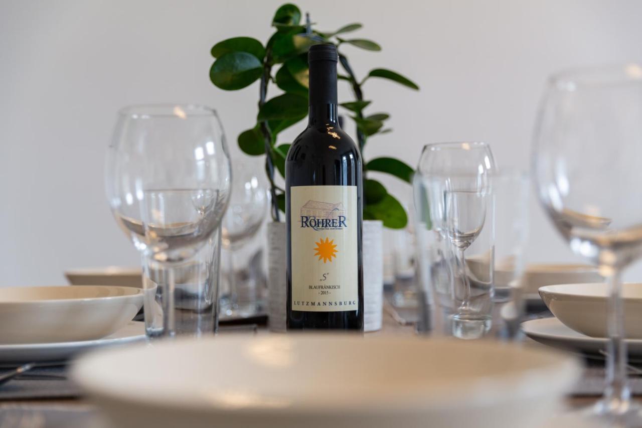 Cozy, Generous - 10 Min To City-centre - Contactless 24h Check-in Apartment Wien