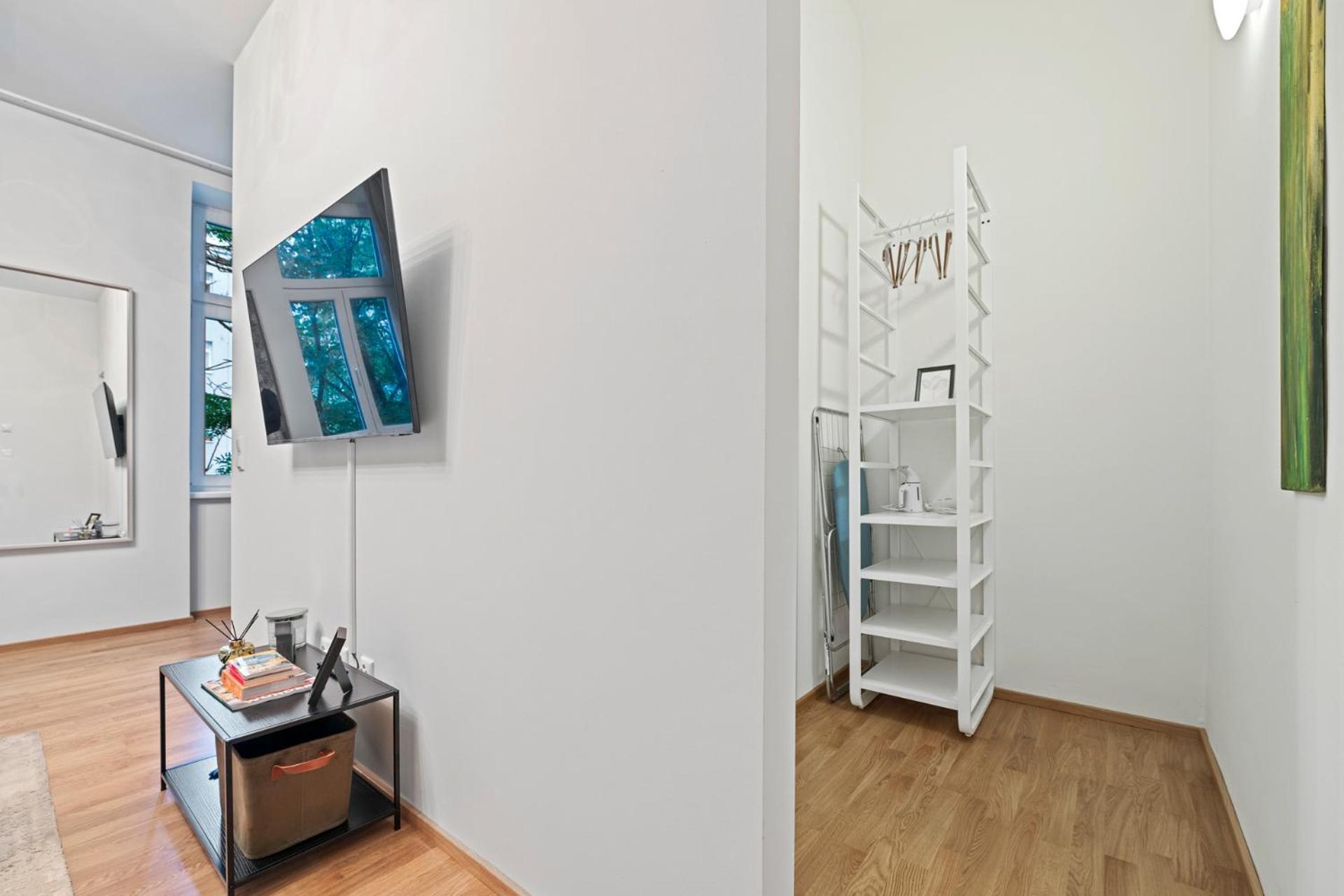 Cozy, Generous - 10 Min To City-centre - Contactless 24h Check-in Apartment Wien