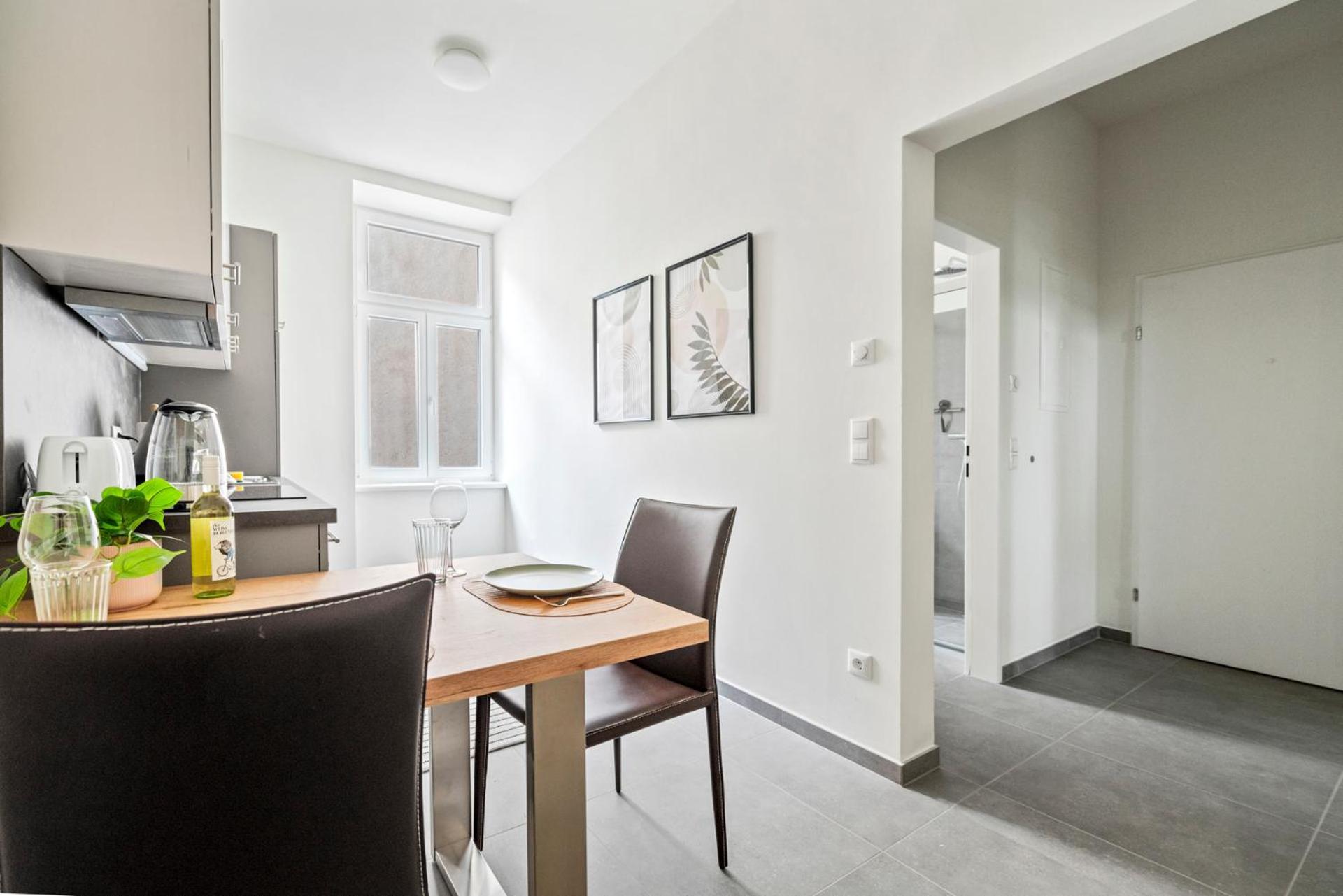 Cozy, Generous - 10 Min To City-centre - Contactless 24h Check-in Apartment Wien