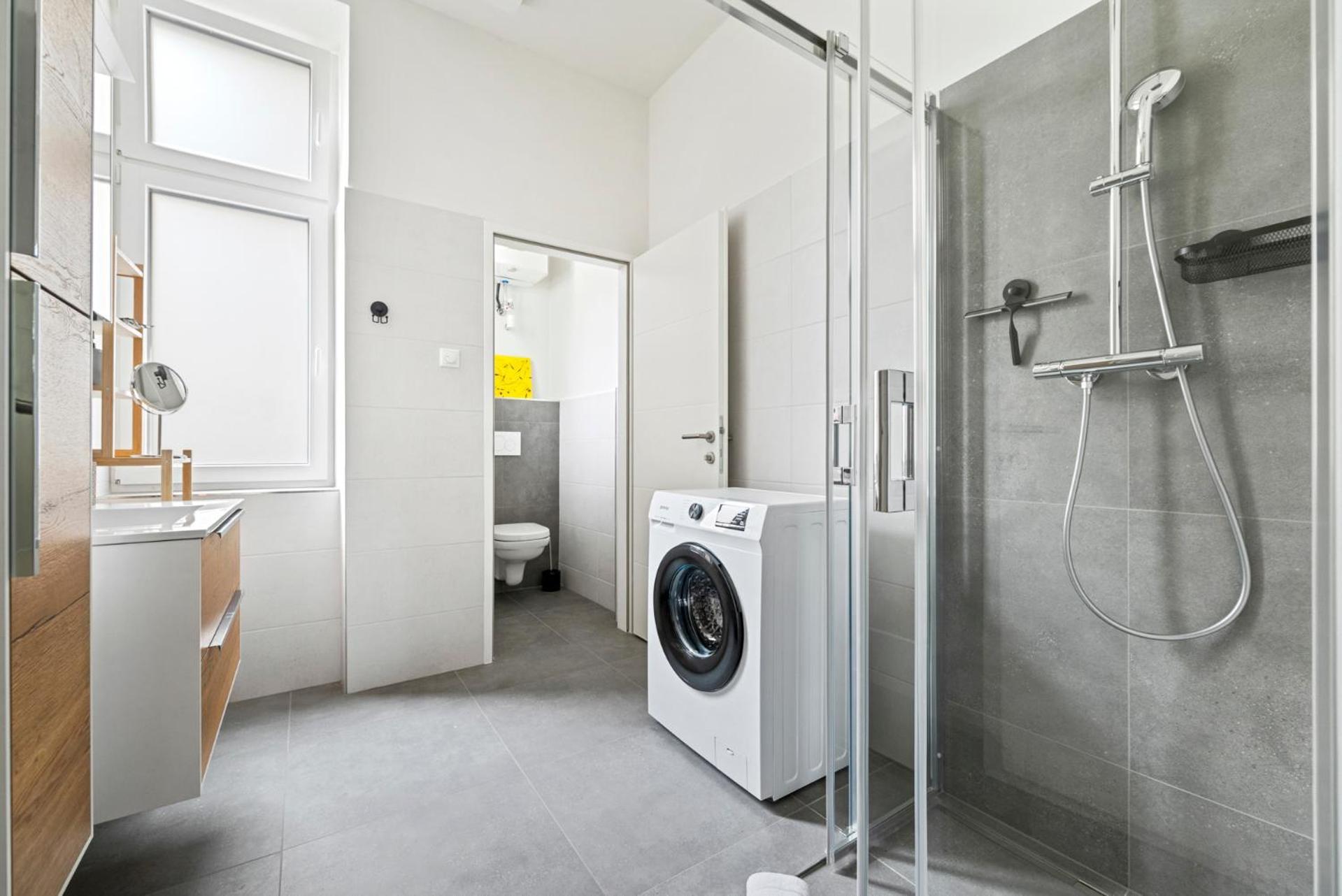 Apartment Cozy, Generous - 10 Min To City-centre - Contactless 24h Check-in Wien