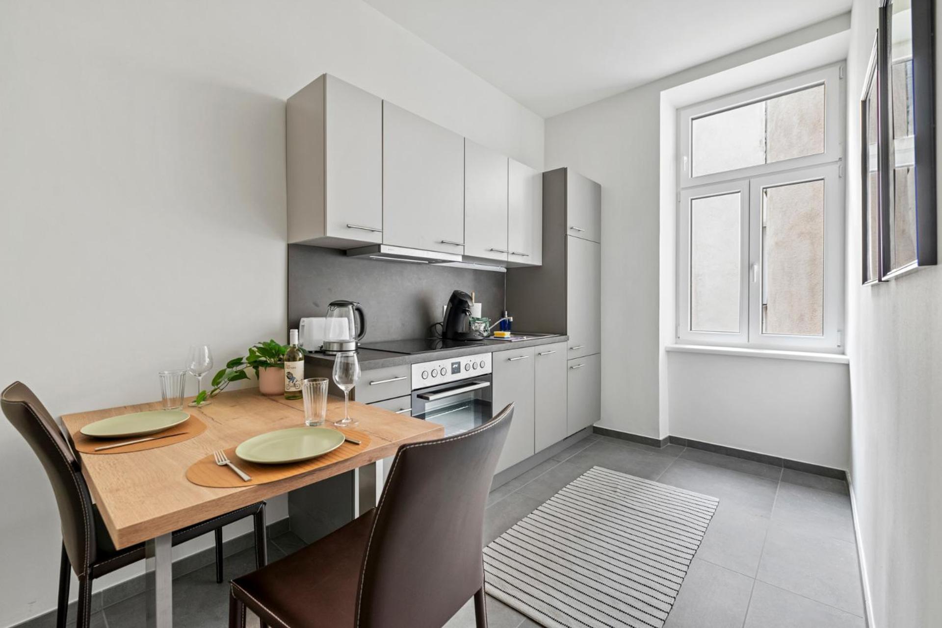 Cozy, Generous - 10 Min To City-centre - Contactless 24h Check-in Apartment Wien