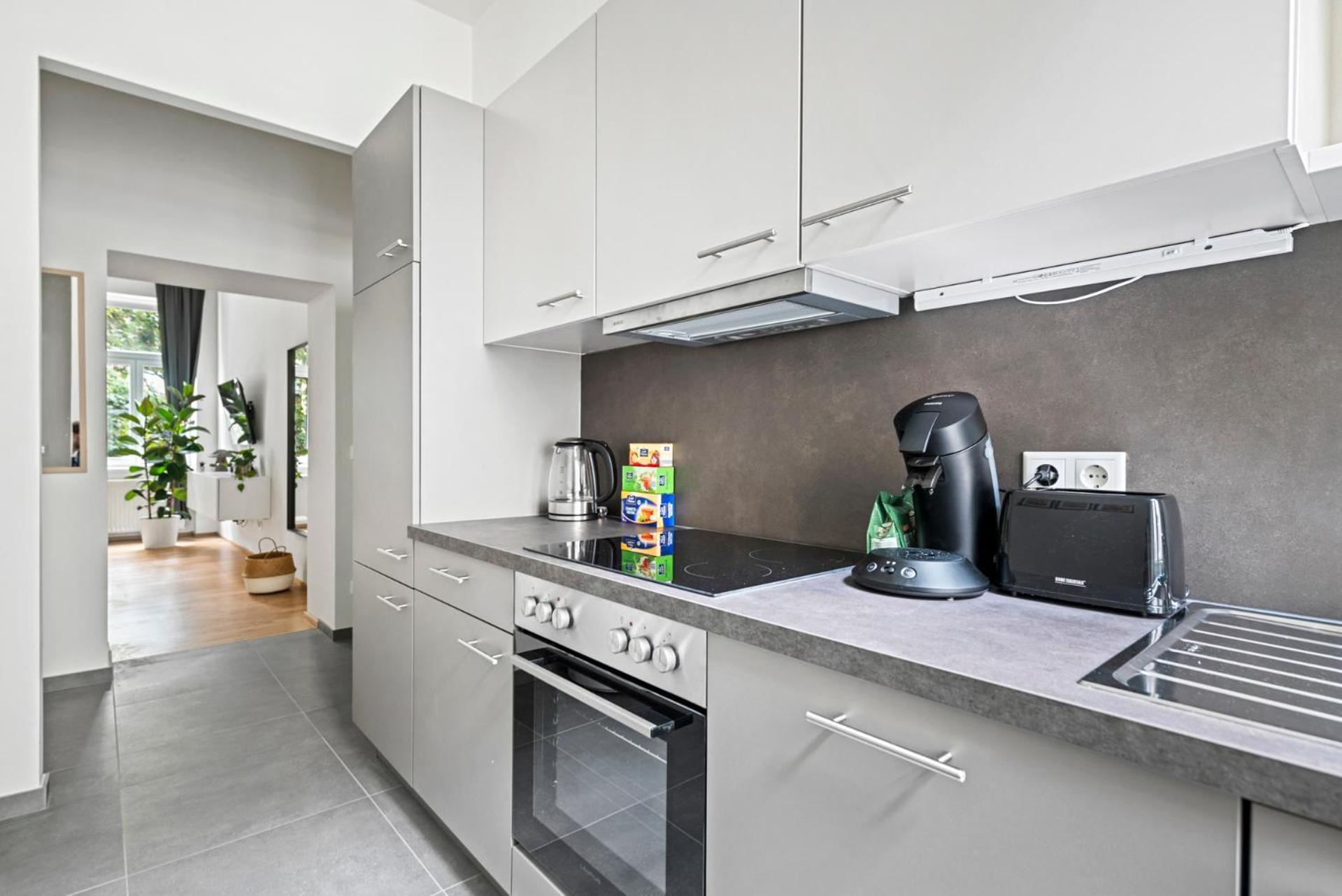 Cozy, Generous - 10 Min To City-centre - Contactless 24h Check-in Apartment Wien